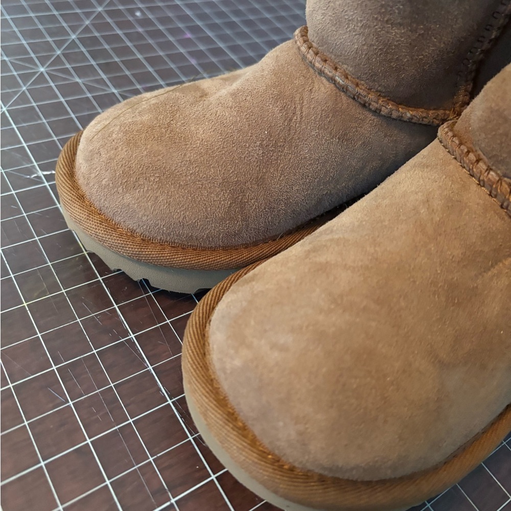 UGG Tan Kids Boots with Cozy Lining | Girl| Size 8T - Picture 2 of 5